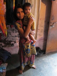 Narenderova neter a jeho syn.